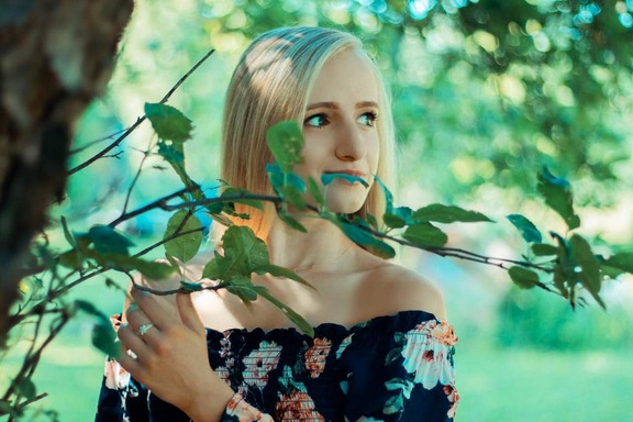 Outdoor portrait photographed by Taylon