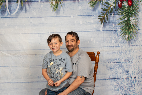 Family portrait photographed by Taylon